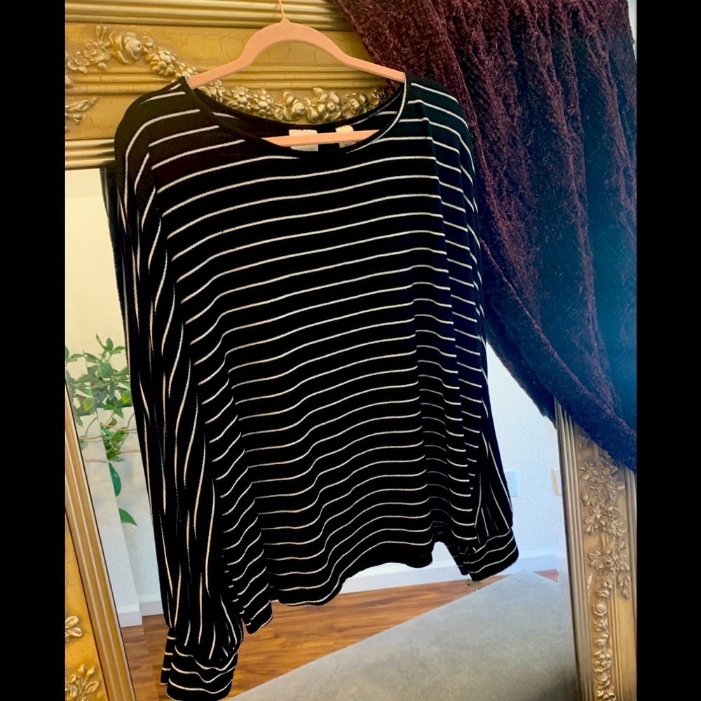 Long Sleeve Key Hole Top